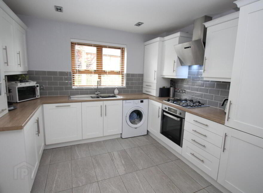 12 Meadowbank, Carrickfergus, BT38 8GZ