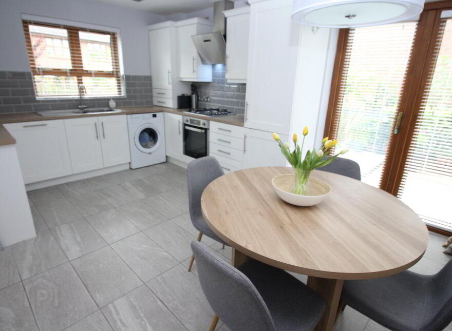 12 Meadowbank, Carrickfergus, BT38 8GZ
