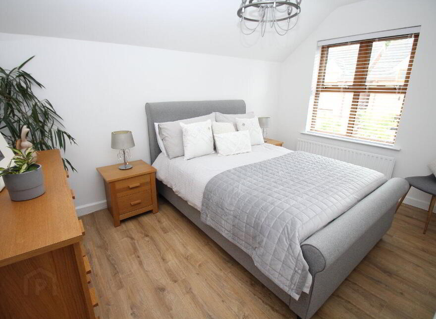 12 Meadowbank, Carrickfergus, BT38 8GZ