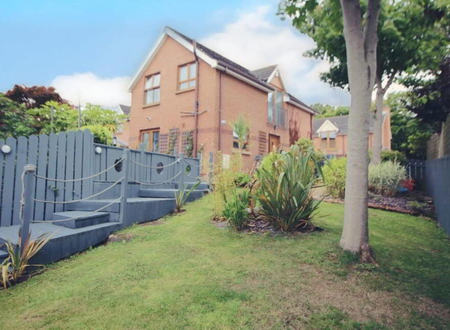 12 Meadowbank, Carrickfergus, BT38 8GZ
