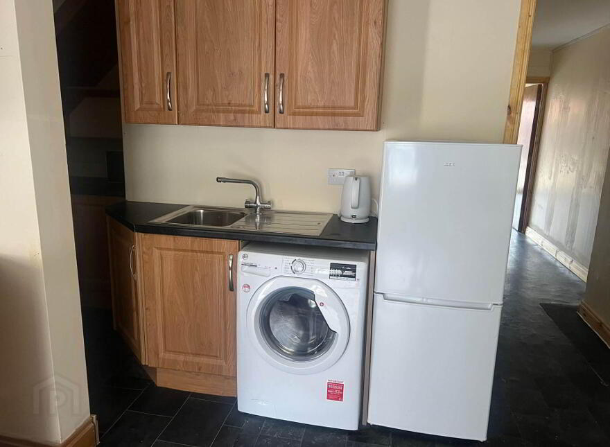 37 College Street, Cavan Town, H12E5Y8