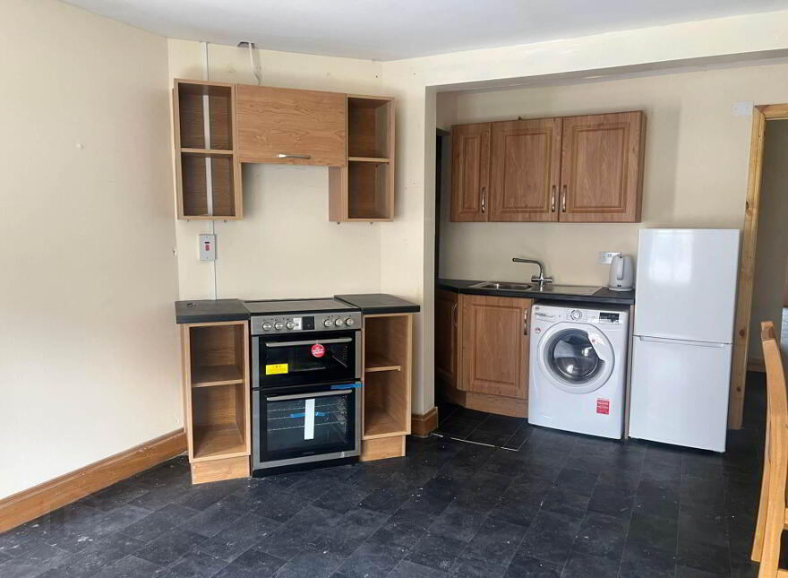 37 College Street, Cavan Town, H12E5Y8