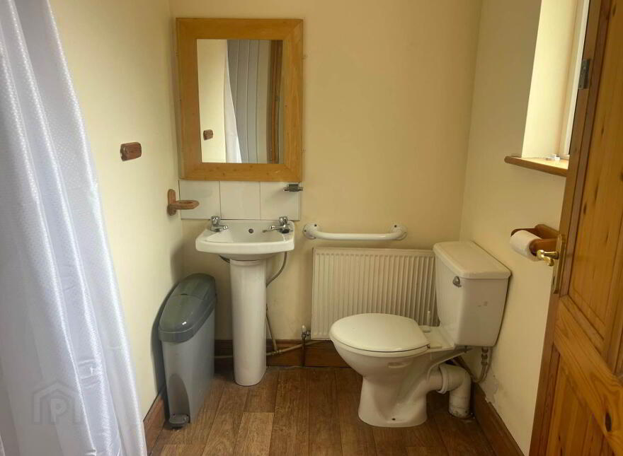 37 College Street, Cavan Town, H12E5Y8