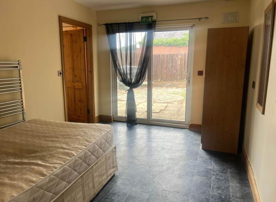 37 College Street, Cavan Town, H12E5Y8