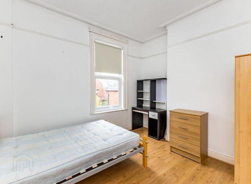 64 South Parade, Belfast, BT7 2GQ