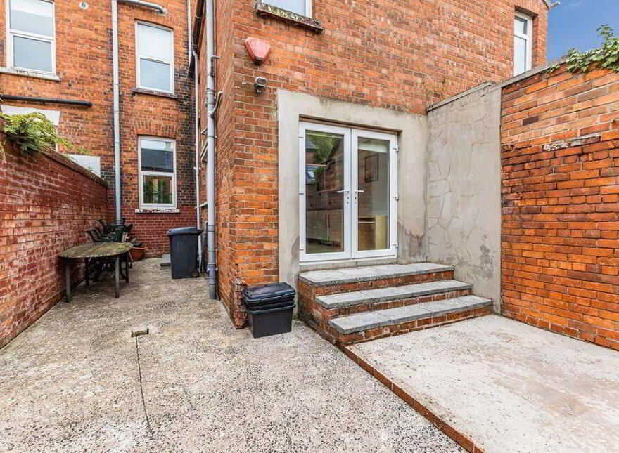 64 South Parade, Belfast, BT7 2GQ