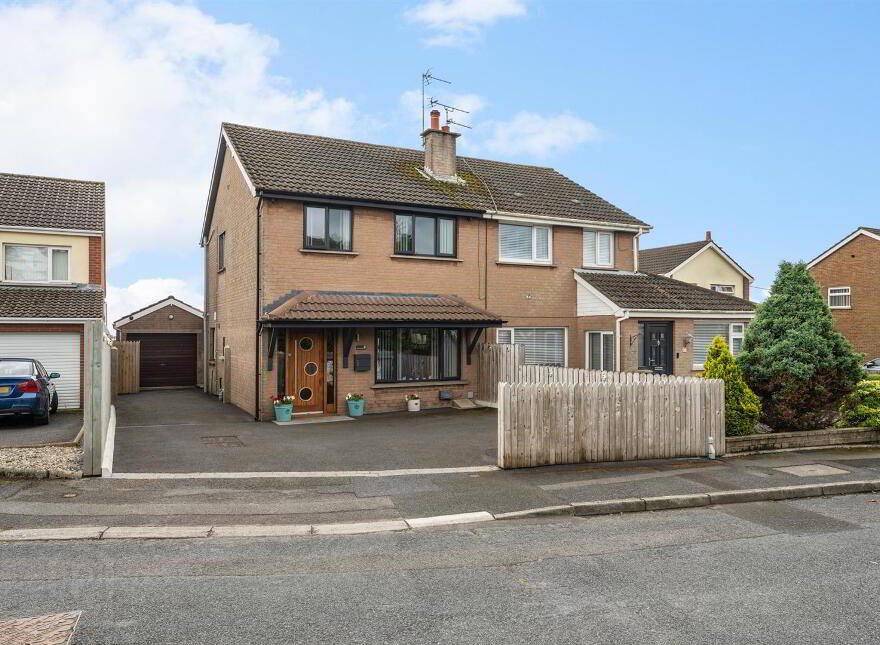 8 Hollymount Road, Newtownards, BT23 7DL photo