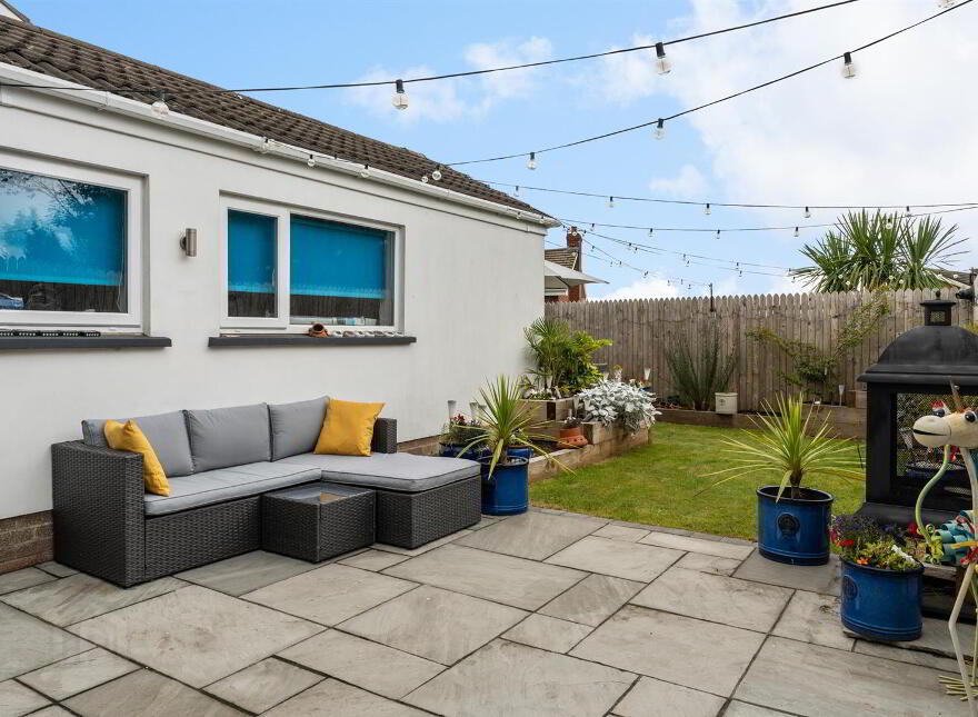8 Hollymount Road, Newtownards, BT23 7DL