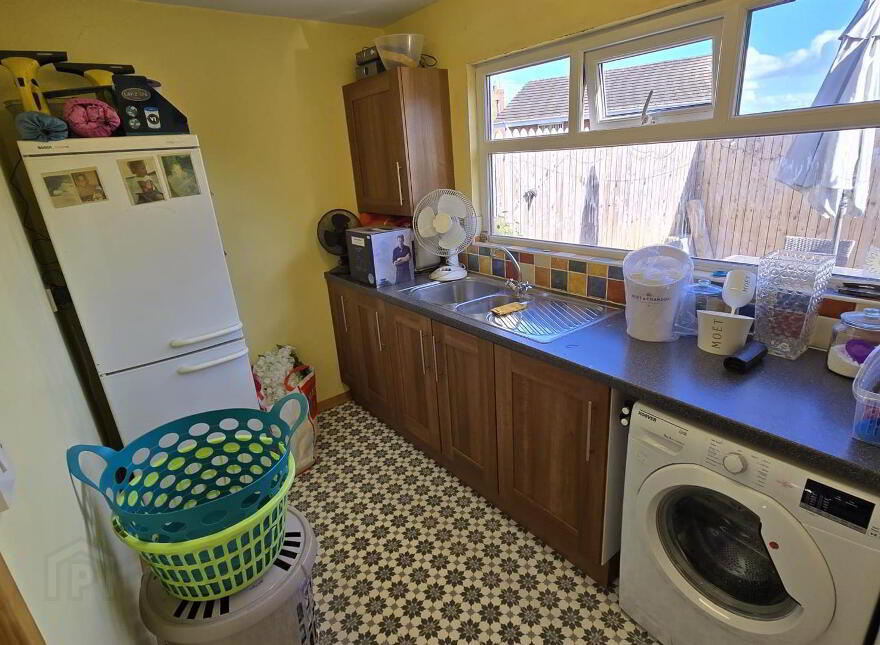 8 Hollymount Road, Newtownards, BT23 7DL