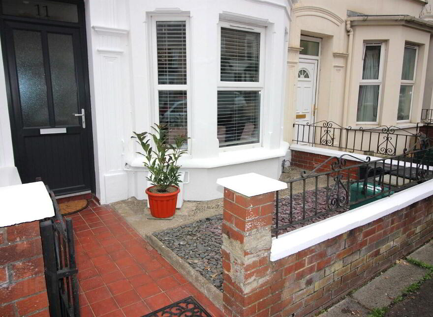11 Lisburn Avenue, Belfast, BT9 7FX