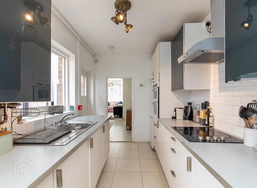 11 Lisburn Avenue, Belfast, BT9 7FX