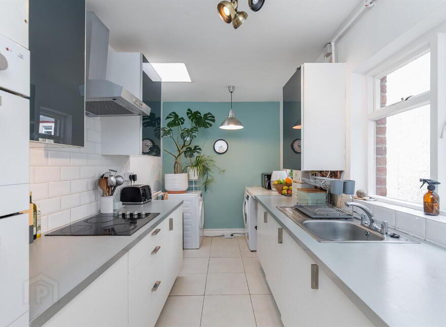 11 Lisburn Avenue, Belfast, BT9 7FX