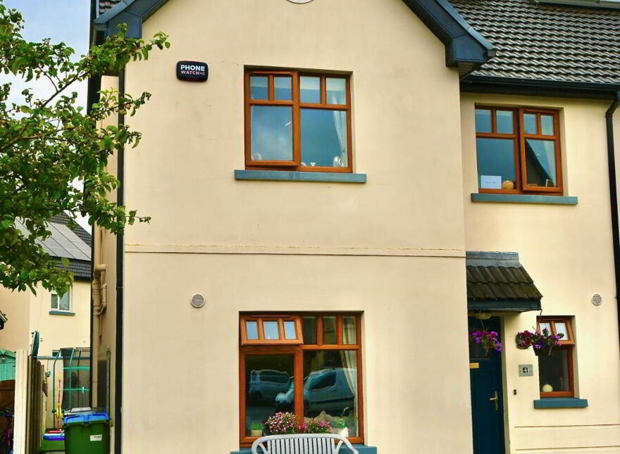 No. 4 The Crescent, Crossagalla, Rós Mór photo
