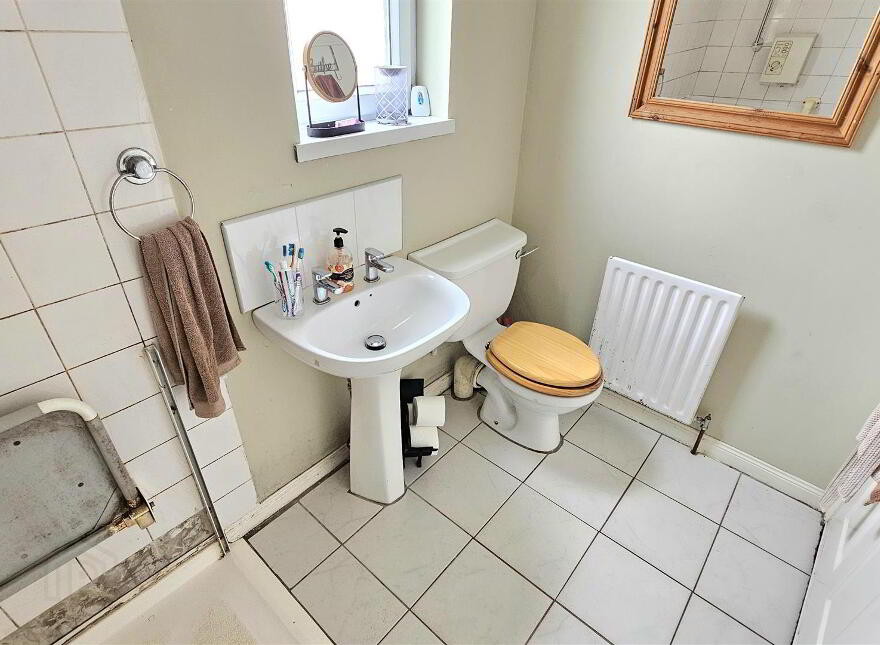 38 Oakwood Road, Carrickfergus, BT38 8ET