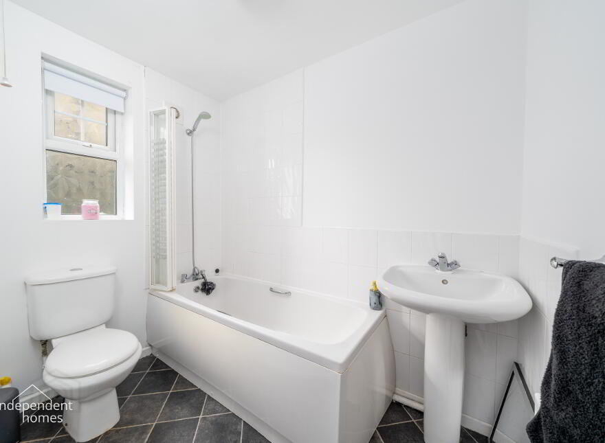 24 Walnut Grove, Larne, BT40 2WS