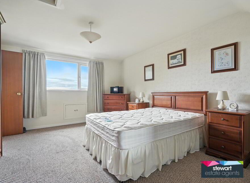 12 Knightsbridge, Dollingstown, BT66 7DB
