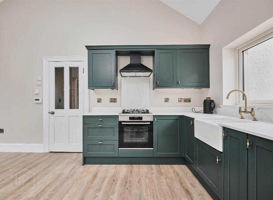 10 Queenora Avenue & Seperate Annex, Portstewart, BT55 7BU