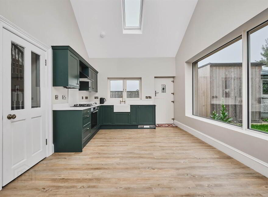 10 Queenora Avenue & Seperate Annex, Portstewart, BT55 7BU