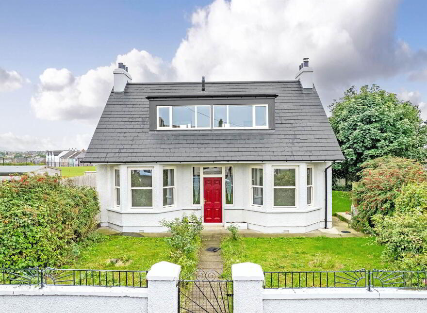 10 Queenora Avenue & Seperate Annex, Portstewart, BT55 7BU