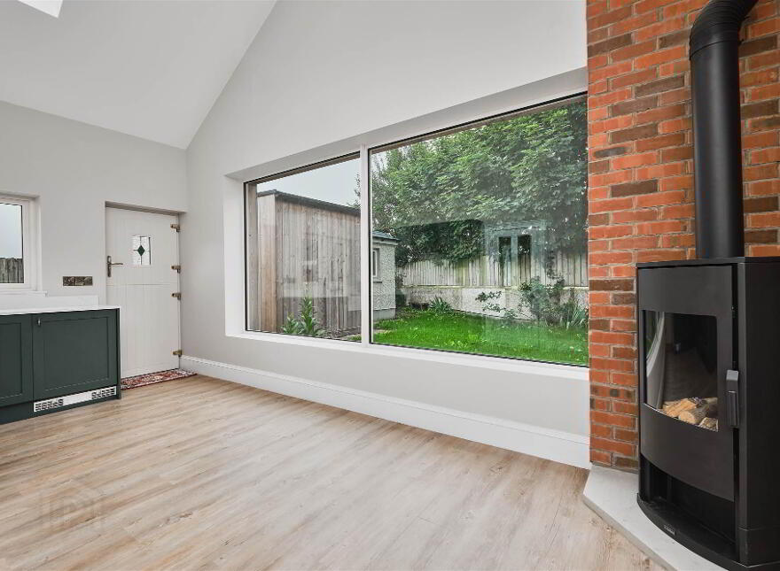 10 Queenora Avenue & Seperate Annex, Portstewart, BT55 7BU