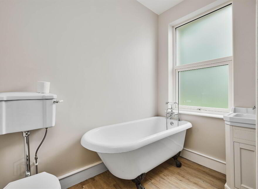 10 Queenora Avenue & Seperate Annex, Portstewart, BT55 7BU