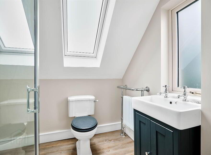 10 Queenora Avenue & Seperate Annex, Portstewart, BT55 7BU