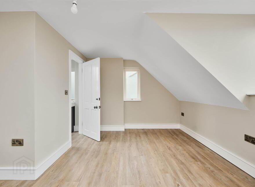 10 Queenora Avenue & Seperate Annex, Portstewart, BT55 7BU