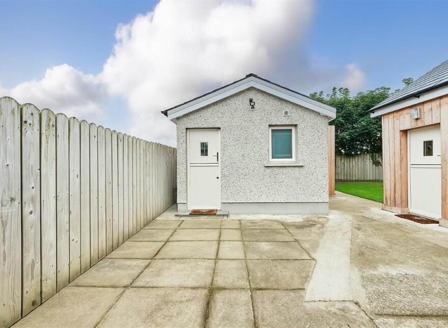 10 Queenora Avenue & Seperate Annex, Portstewart, BT55 7BU