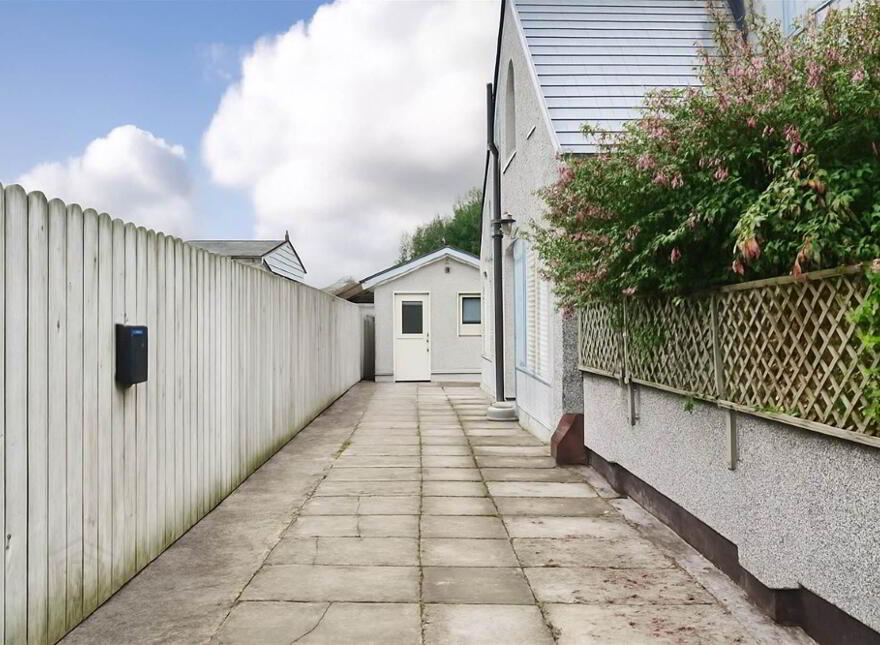 10 Queenora Avenue & Seperate Annex, Portstewart, BT55 7BU