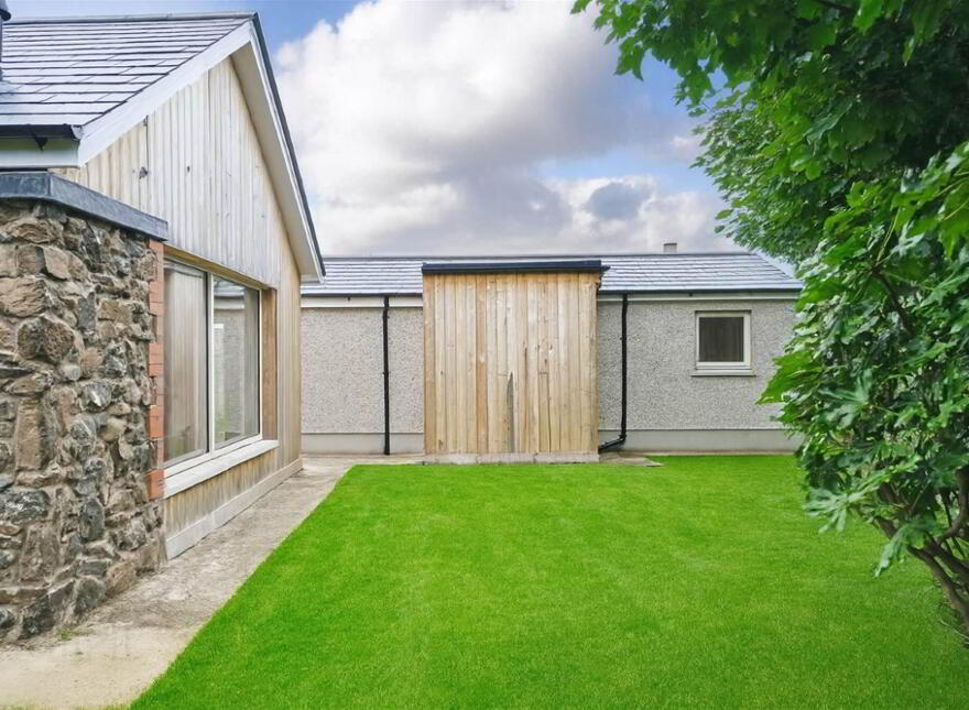 10 Queenora Avenue & Seperate Annex, Portstewart, BT55 7BU