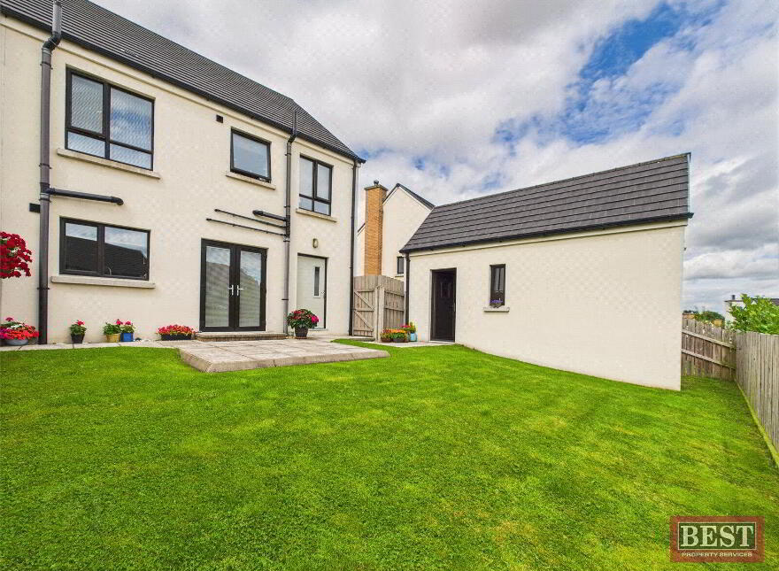 24 Hillcrest Way, Bessbrook, Newry, BT35 7FX