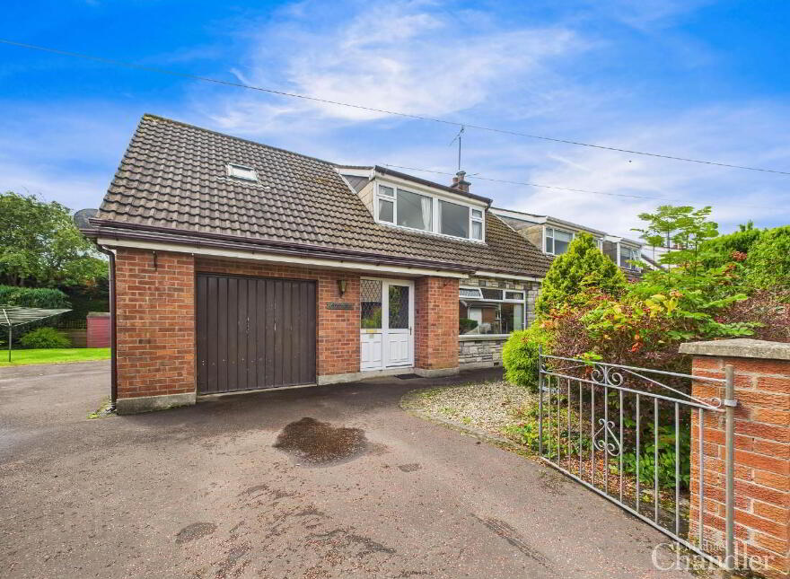 40 Blenheim Park, Carryduff, Castlereagh, Belfast, BT8 8NN photo