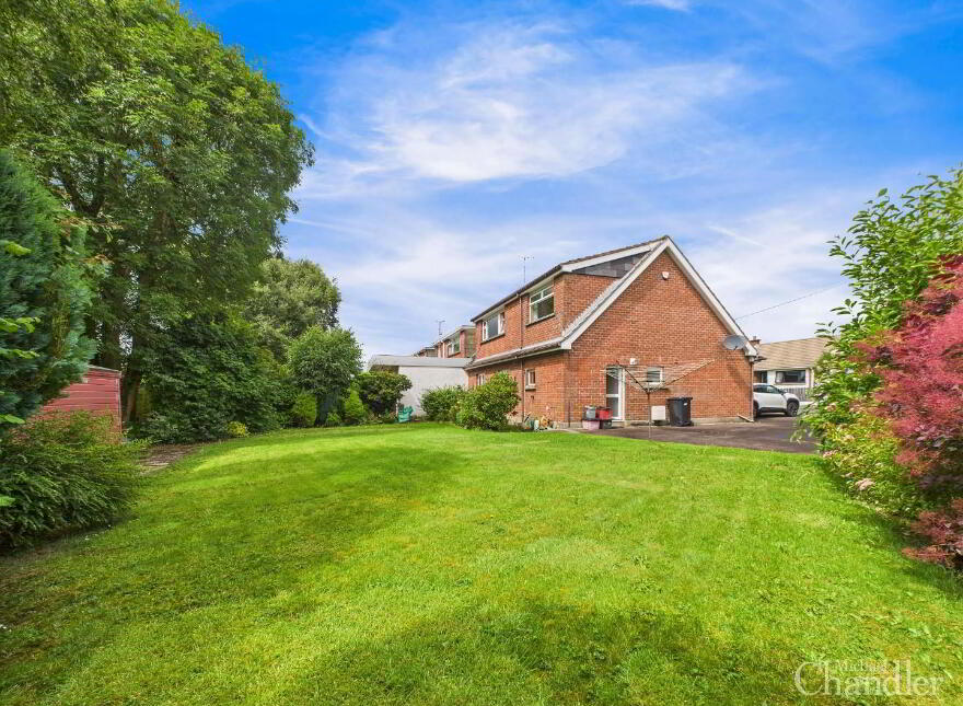 40 Blenheim Park, Carryduff, Castlereagh, Belfast, BT8 8NN