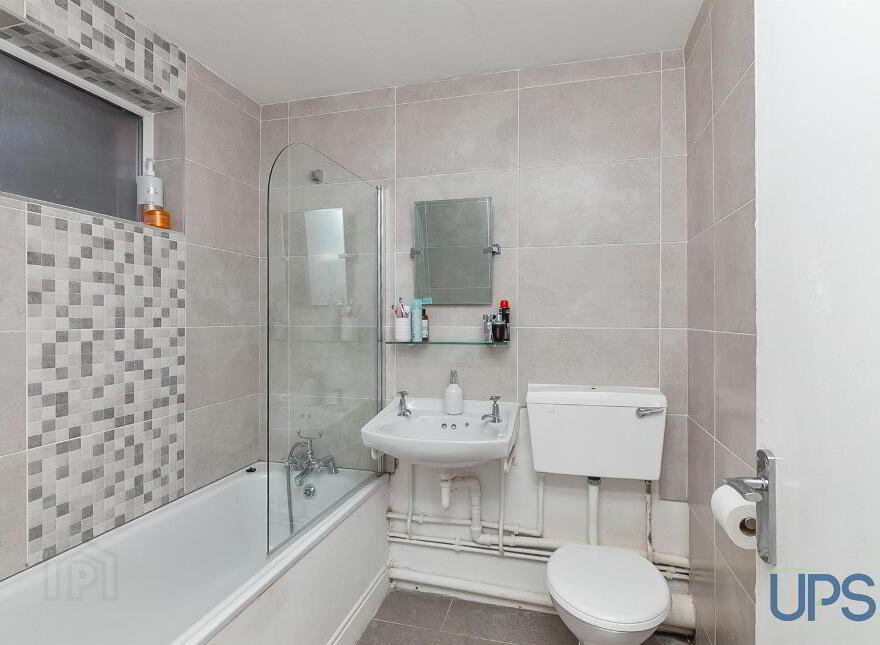 17 Broom Park Heights, Twinbrook, Belfast, BT17 0JJ