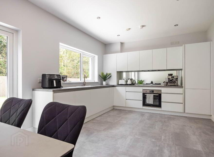 48 Eaton Park, Dunmurry, Belfast, BT17 9FX