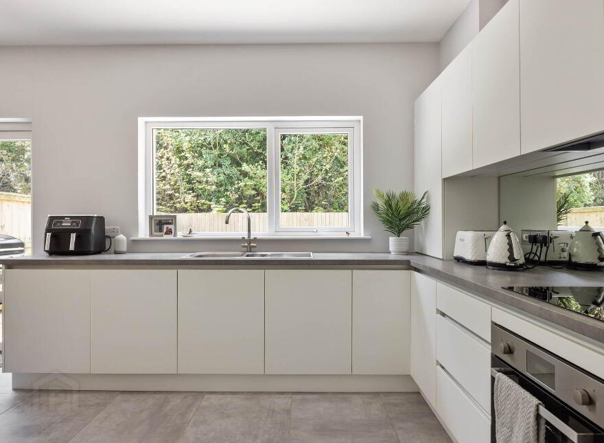 48 Eaton Park, Dunmurry, Belfast, BT17 9FX