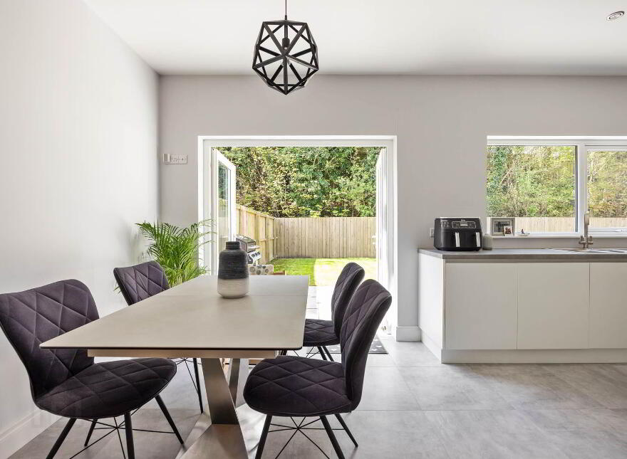 48 Eaton Park, Dunmurry, Belfast, BT17 9FX