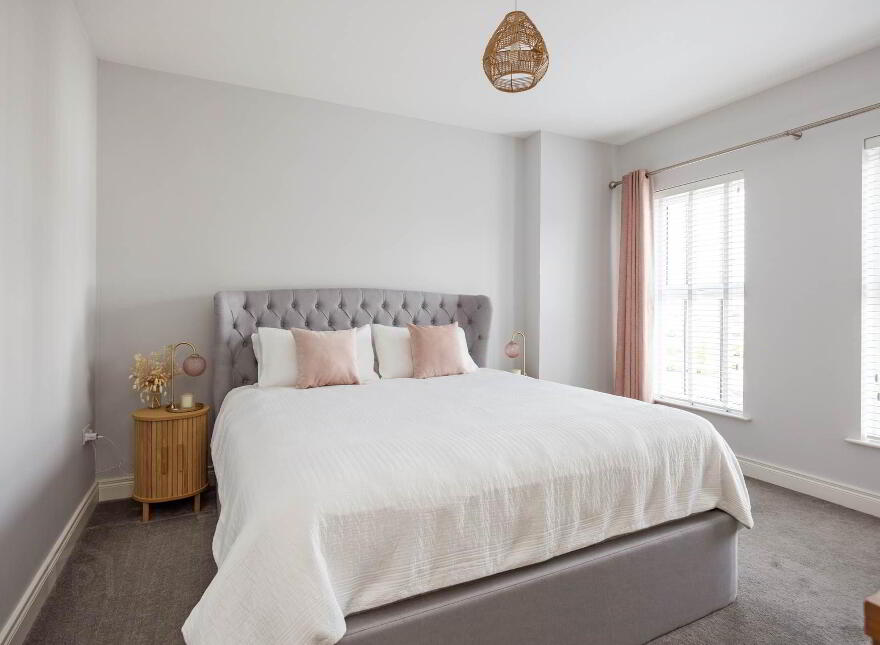 48 Eaton Park, Dunmurry, Belfast, BT17 9FX
