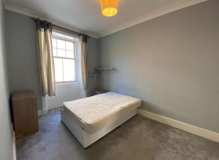 114 Canongate, Edinburgh, EH8 8DD