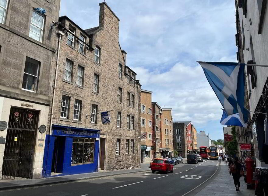 114 Canongate, Edinburgh, EH8 8DD photo