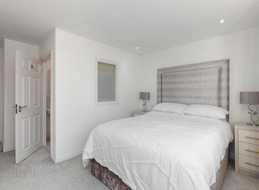 100 North Road, Belfast, BT4 3DJ