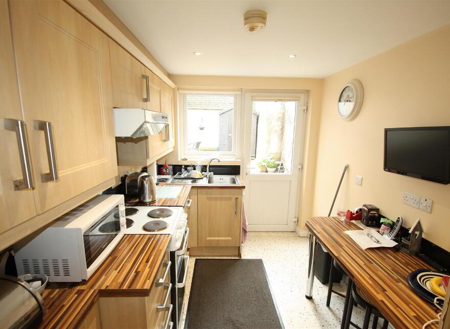 22 24, 26 28 And 28a, Dromore Street, Ballynahinch, BT24 8AG