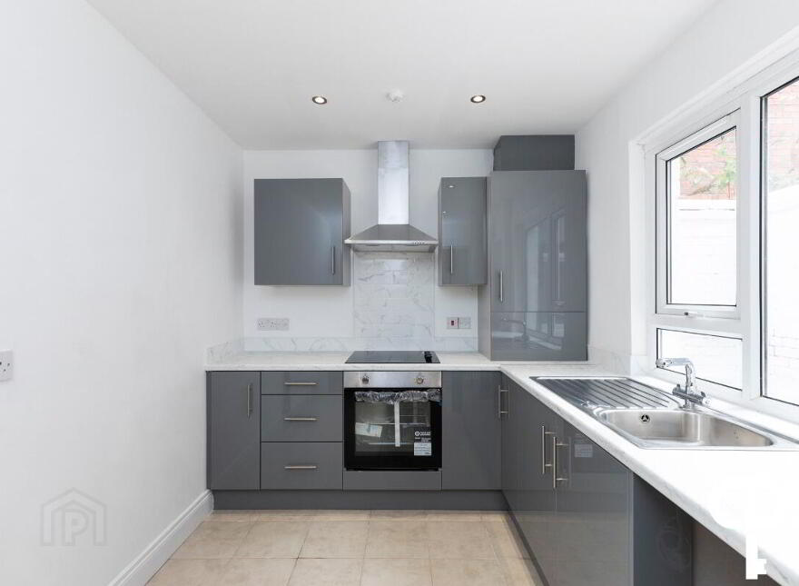 32 Agincourt Avenue, Belfast, BT7 1QA