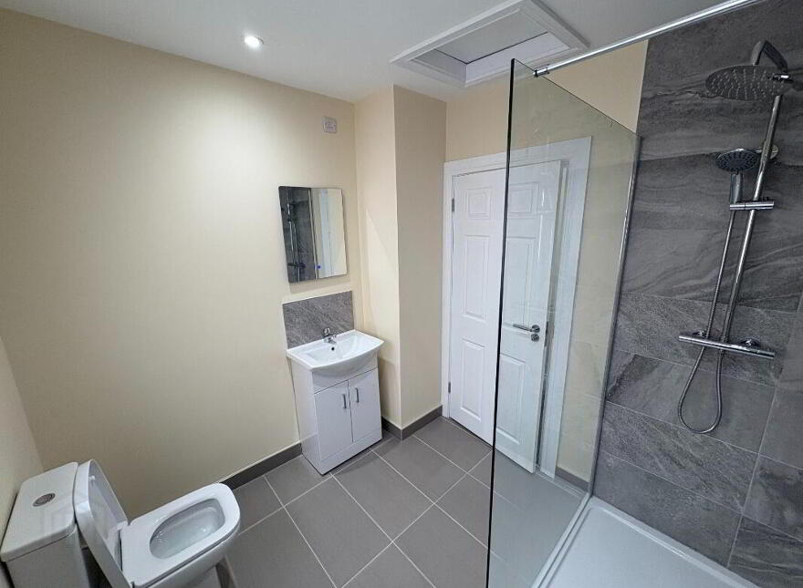 Apt 3, 112 Eglantine Avenue, Belfast, BT9 6EU