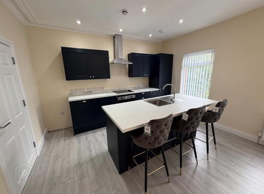 Apt 3, 112 Eglantine Avenue, Belfast, BT9 6EU