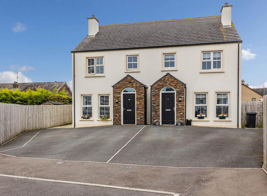 10 Chancellors Court, Dromore, BT25 1TU