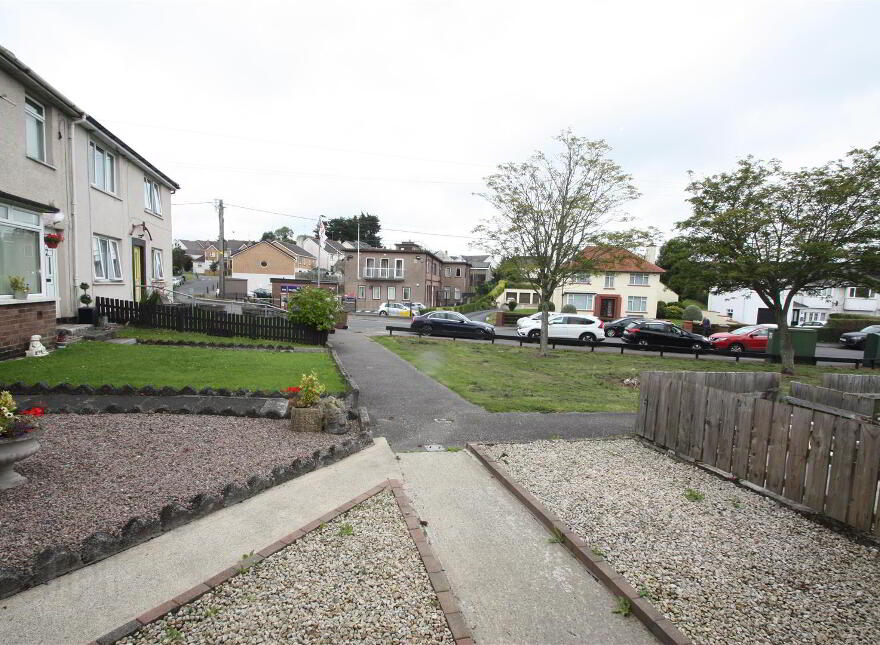 5 Pine Grove, Ballynahinch, BT24 8EW