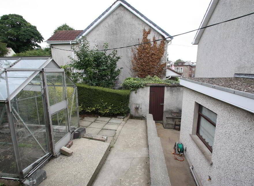 5 Pine Grove, Ballynahinch, BT24 8EW