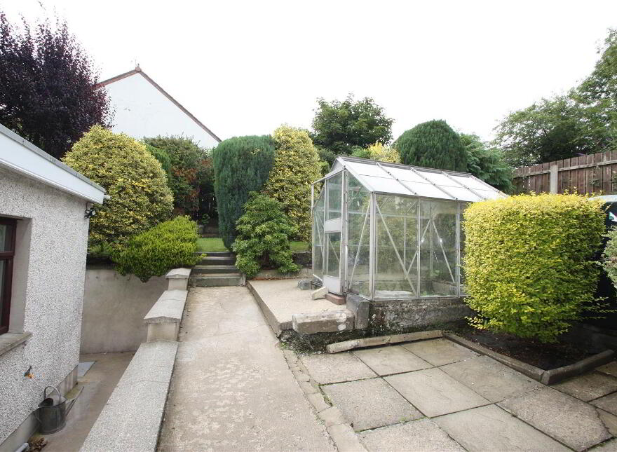 5 Pine Grove, Ballynahinch, BT24 8EW