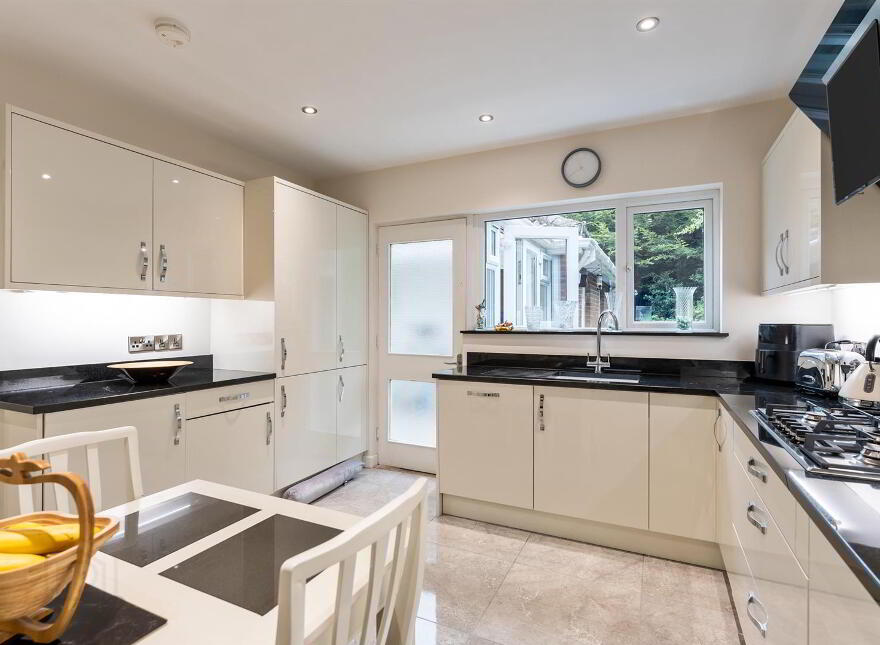 3 Willowbank Crescent, Upper Knockbreda Road, Belfast, BT6